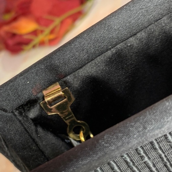 Vintage Y2K DKNY Black and Gold Satin Convertible Framed Evening Bag Clu… - Picture 15 of 15